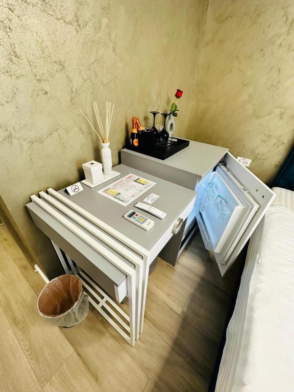 Birou de lucru cu minibar